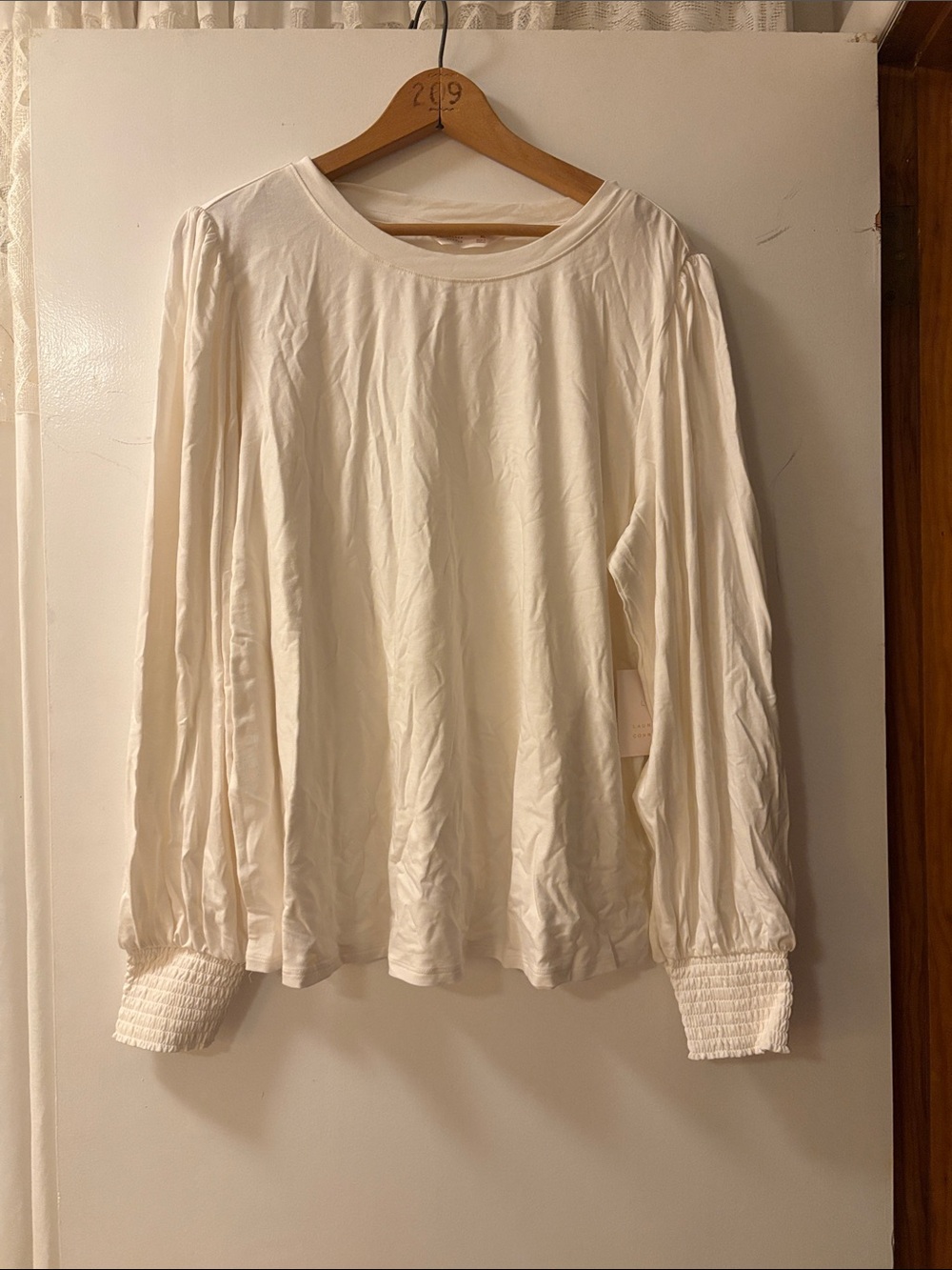 Lauren Conrad- new with tag Women’s Ivory Long-Sleeve Smocked Cuff Top